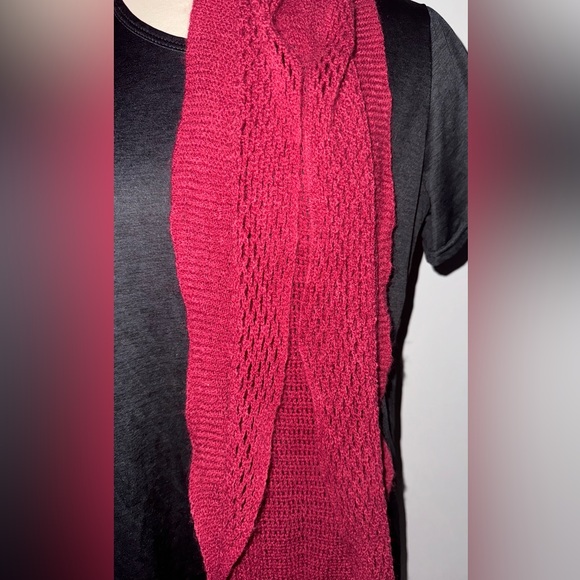 Charlotte Russe Ladies Scarf NWOT soft, knitted deep pink color - Picture 3 of 3